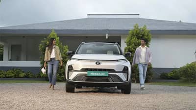 नवीन कार खरेदी करायची का? Tata च्या इलेक्ट्रिक कारवर 3.8 लाख रुपयांपर्यंत मोठी सूट, ऑफर जाणून घ्या