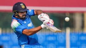 हिटमॅनचा नाद नाय, रोहितचा नववर्षातील पहिल्याच सामन्यात वर्ल्ड रेकॉर्ड.