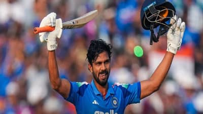 IND vs NZ : आणखी काय करायला पाहिजे होतं? ऋतुराज गायकवाडला शेवटच्या सामन्यात शतक करुनही डच्चू, Bcci च्या निर्णयामुळे चाहत्यांचा संताप