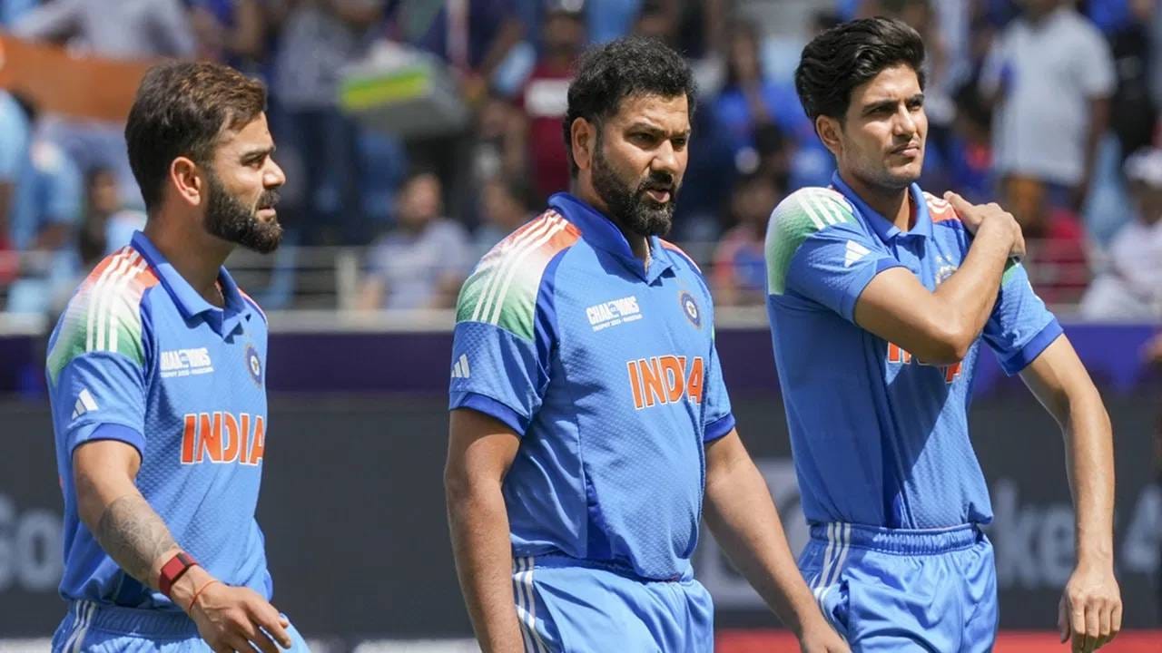 आकाश चोप्राने निवडलेल्या संघात शुबमन गिलचं पुनरागमन झालं आहे. शुबमन गिलच्या नेतृत्वात संघ या मालिकेत उतरेल. तसेच अक्षर पटेल किंवा रवींद्र जडेजा यापैकी एकाला निवडण्याचा सल्ला दिला. इतकंच काय तर श्रेयस अय्यरला बाहेर केलं आहे. (फोटो-पीटीआय)