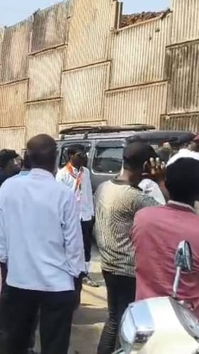 मुंबई गोवा महामार्गावर ट्राफिक जाम.