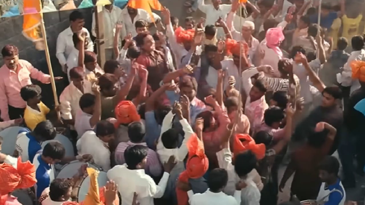 नादच खुळा, 2014 मधील 5 मिनिटे 11 सेकंदाचं गाणं, सुरू होताच लगेच धराल ठेका! नादच खुळा, 2014 मधील 5 मिनिटे 11 सेकंदाचं गाणं, सुरू होताच लगेच धराल ठेका!