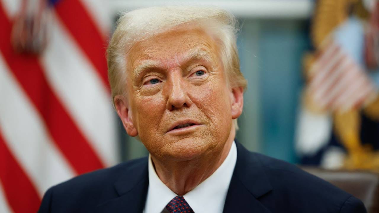 डोनाल्ड ट्रम्प यांना रोखू शकतो फक्त एकच व्यक्ती, म्हणाले, मी स्वत: देव... मला एकच व्यक्ती.. डोनाल्ड ट्रम्प यांना रोखू शकतो फक्त एकच व्यक्ती, म्हणाले, मी स्वत: देव... मला एकच व्यक्ती..