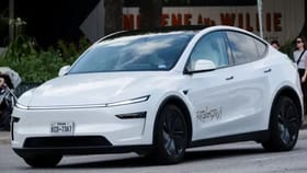 रोबोटॅक्सी आता होणार ड्रायव्हरलेस राईड, उबरची दोन कंपन्यांशी हातमिळवणी.