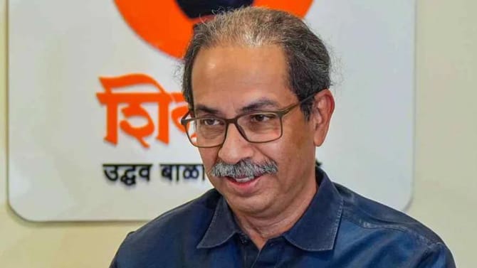 राजकारणात भूकंप, मुंबईत घडामोडींना वेग, ठाकरे गट, भाजप युती होणार?