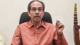 मोठी बातमी! उद्धव ठाकरे यांना सर्वात मोठा धक्का, थेट काही नगरसेवक....