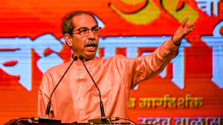 Uddhav Thackeray | मेलो तरी बेहत्तर, दोन व्यापाऱ्यांचा गुलाम बनून जगणार नाही Uddhav Thackeray | मेलो तरी बेहत्तर, दोन व्यापाऱ्यांचा गुलाम बनून जगणार नाही