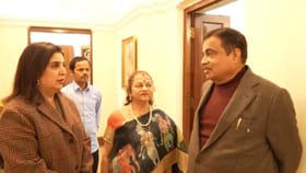 मंत्री नितीन गडकरी यांच्या घरी स्वयंपाकी दिलीपसोबत पोहोचली फराह खान...