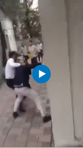 वकीलांची फ्री स्टाईल हाणामारी! अंधेरी कोर्टातला व्हिडीओ व्हायरल.