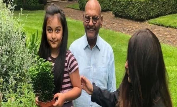 वेदांता ग्रुपचे चेअरमन अनिल अग्रवाल यांच्या मुलगा अग्निवेश याची पत्नीचे नाव पूजा बांगूर अग्रवाल असे असून ती श्री सिमेंटचे व्यवस्थापकीय संचालक हरि मोहन बांगूर याची मुलगी आहे. तर श्री सिमेंटचे संस्थापक आणि चेअरमन बेनु गोपाल बांगूर यांची नात आहे.