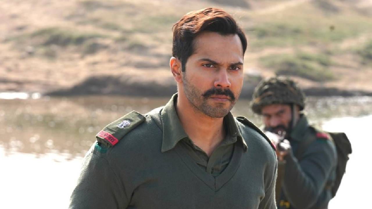 वरुण धवनच्या कमाईतील एक मोठा भाग चित्रपटांशिवाय जाहिरातींमधून येतो. रिपोर्ट्सनुसार, त्याची एकूण संपत्ती जवळपास 381 कोटी रुपये इतकी आहे. वरुण धवन हा प्रसिद्ध निर्माते डेव्हिड धवन यांचा मुलगा आहे.  
