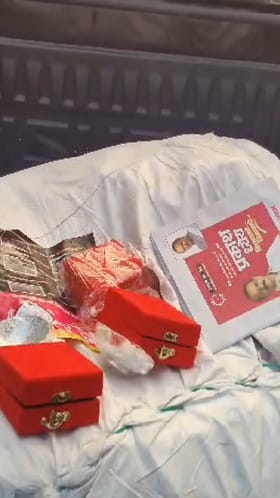 Pune : वसंत मोरेंच्या कार्यकर्त्यांनी अडवलेल्या राष्ट्रवादीच्या उमेदवाराच्या टेम्पोत काय सापडलं? पाहा व्हीडिओ