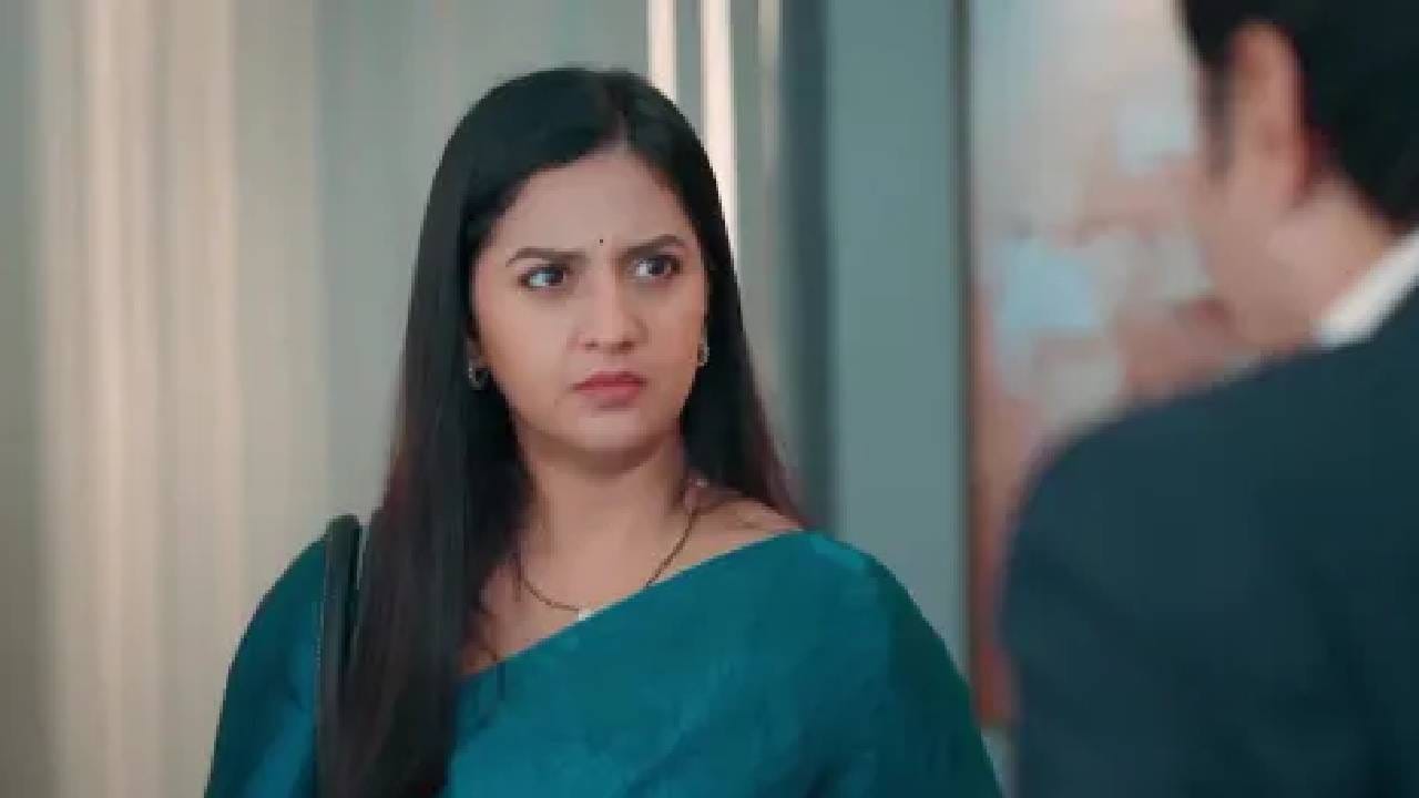 यादरम्यान स्वानंदी अंशुमनला सडेतोड उत्तर देताना दिसली आहे. "तुझा वाट तर मी लावणारच आहे" अशी धमकी देणाऱ्याला स्वानंदी म्हणते, "एकदा जिंकला म्हणजे तू प्रत्येकवेळी कसा जिंकशील? असं नाही होत." त्यावर "मी कधी हरत नाही", असं अंशुमन म्हणताच "मी कधीही हार मानत नाही", असं प्रत्युत्तर स्वानंदी देते.