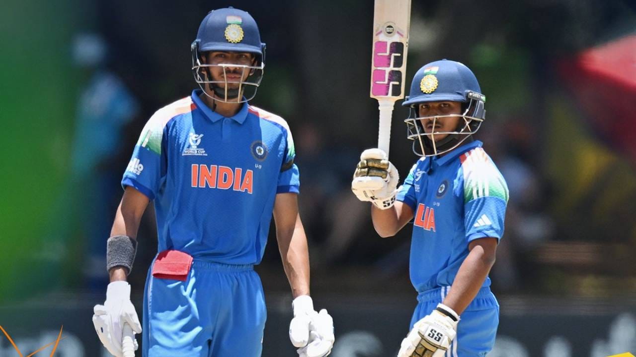 अंडर 19 वर्ल्डकप स्पर्धेतील विहान मल्होत्राचं हे पहिलं शतक आहे. पण युथ वनडेतील त्याचं दुसरं शतक ठरलं आहे. यापूर्वी त्याने इंग्लंडविरुद्ध शतक ठोकलं होतं. (Photo- BCCI Twitter)