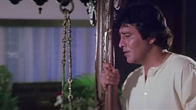 जुही चावलाचं ते गाणं ऐकून विनोद खन्ना रडले, झाली होती विचित्र अवस्था, आजही लाखो चाहत्यांचं फेवरेट