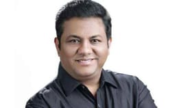 मराठी साहित्य संमेलनाचे कार्याध्यक्ष विनोद कुलकर्णींवर हल्ला.