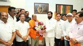 मोठी बातमी! काँग्रेसचा बडा नेता फुटला, थेट शिवसेनेत प्रवेश, घडामोडींना.