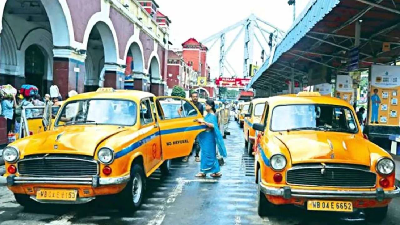 पश्चिम बंगाल या राज्याला लागून ओडिशा, झारखंड,बिहार, सिक्कीम आणि आसाम ही पाच राज्य आहेत. तर पश्चिम बंगालच्या सीमेला लागून नेपाळ, भूतान आणि बांग्लादेश या देशाच्या सीमा लागून आहेत. यातील काही भागात नागरिकांना पायी सहज जाता येतं. तर काही ठिकाणी सुरक्षा यंत्रणा तैनात असल्याने तिथे परवानगी असेल तर त्या देशात जाता येतं. 