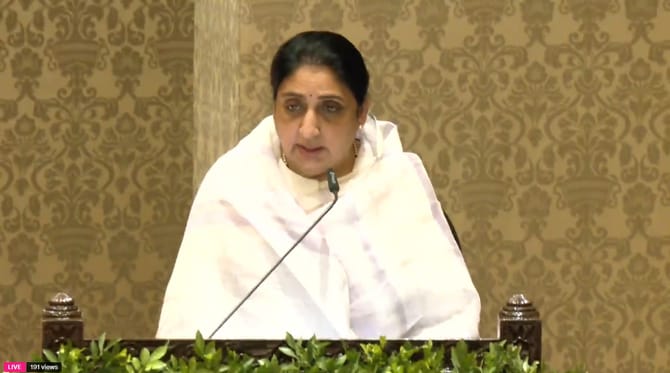 मोठी बातमी! सुनेत्रा पवारांनी घेतली उपमुख्यमंत्रिपदाची शपथ