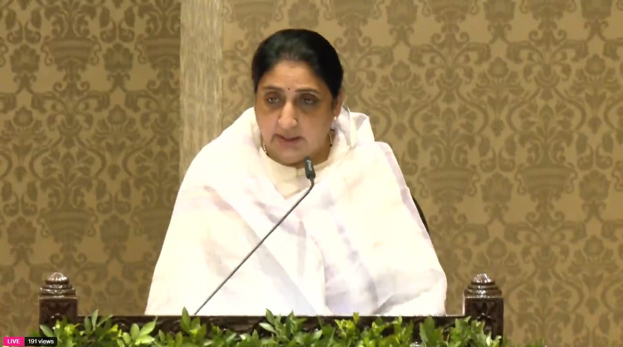 मी सुनेत्रा अजित पवार..., सुनेत्रा पवारांनी घेतली शपथ, महाराष्ट्राच्या पहिल्या महिला उपमुख्यमंत्री मी सुनेत्रा अजित पवार..., सुनेत्रा पवारांनी घेतली शपथ, महाराष्ट्राच्या पहिल्या महिला उपमुख्यमंत्री