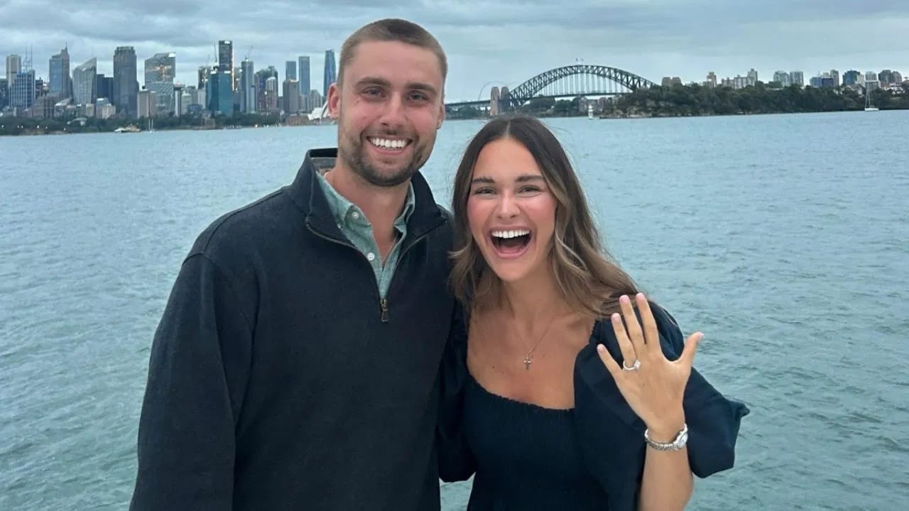 तसेच धवन व्यतिरिक्त इंग्लंडचा ऑलराउंडर विल जॅक्स याचाही साखरपुडा झाला आहे. विल जॅक्स याने त्याची प्रेयसी एना ब्रमवेलला अंगठी घातली. ऐना ब्रमवेल हीने सोशल मीडियावर पोस्ट करत याबाबतची माहिती दिली.   (Photo Credit: Instagram/Ana Brumwell)