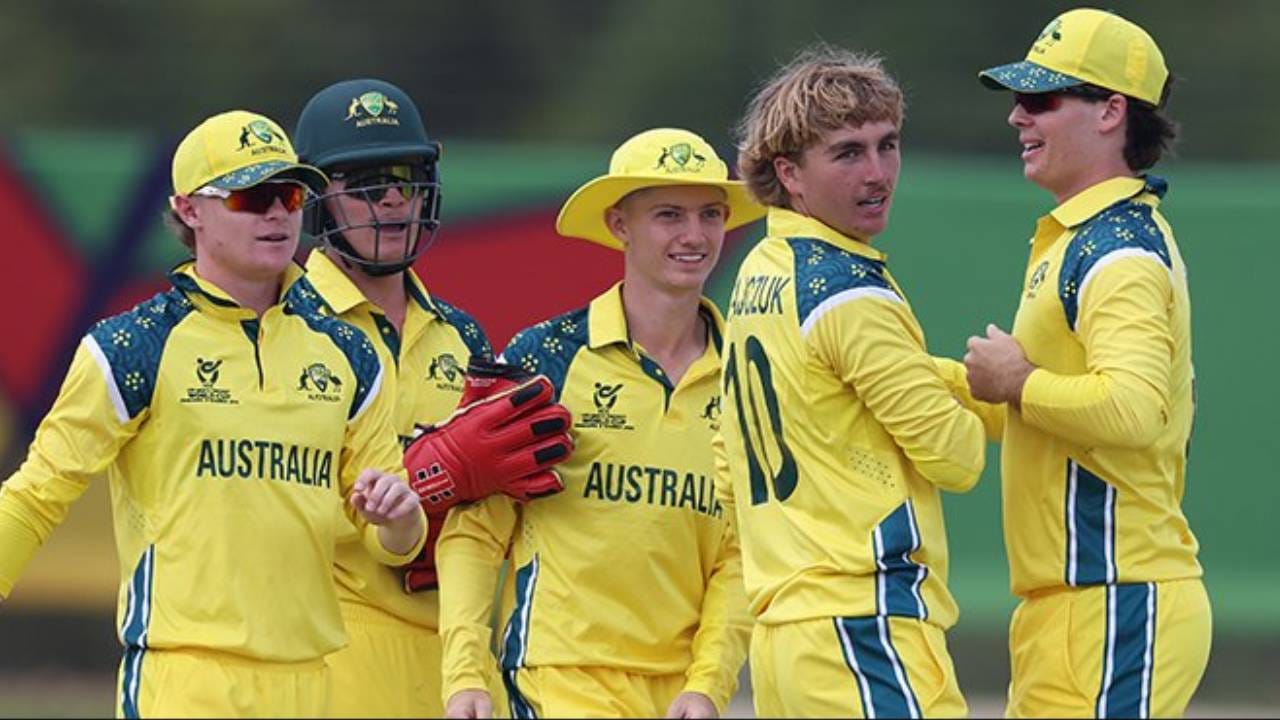 जापान विरूद्धच्या सामन्याच विजयाचा मानकरी ठरला तो विल मलाझुक.. आयसीसी अंडर 19  वर्ल्ड कप 2026 ऑस्ट्रेलियाकडून सलामीला उतरतो. त्याने जापानविरुद्धच्या सामन्यात सर्वात जलद शतक ठोकण्याचा विक्रम केला आहे. (Photo- Cricket Australia X)