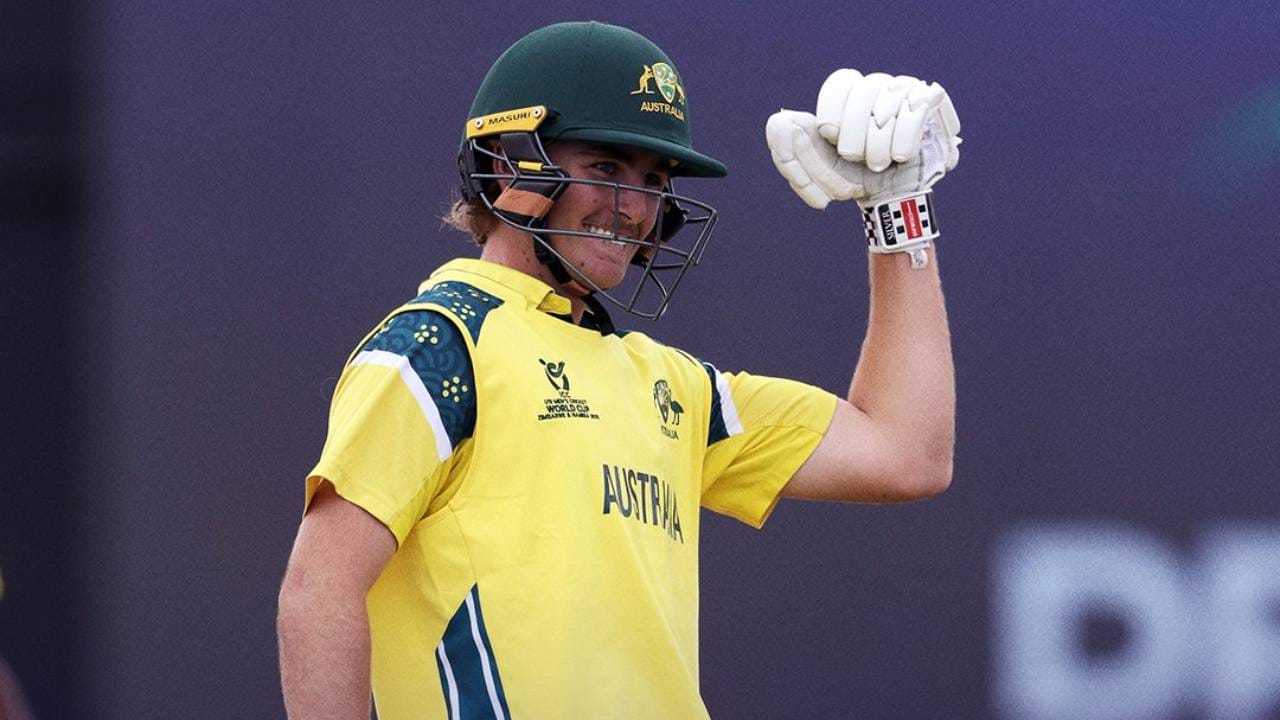 अंडर 19 वनडे वर्ल्डकप स्पर्धेत पाकिस्तानच्या कासिम अक्रमच्या नावावर जलद शतक ठोकण्याचा विक्रम केला होता. त्याने 2022 च्या अँटिग्वा येथील नॉर्थ साउंड येथे झालेल्या अंडर 19 वर्ल्डकप क्रिकेट स्पर्धेत श्रीलंकेविरुद्ध 63 चेंडूत शतक ठोकले होते. (Photo- ICC X)