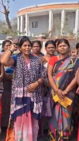 यवतमाळमधील महिला लाडकी बहिणीचा लाभ न मिळाल्याने आक्रमक.