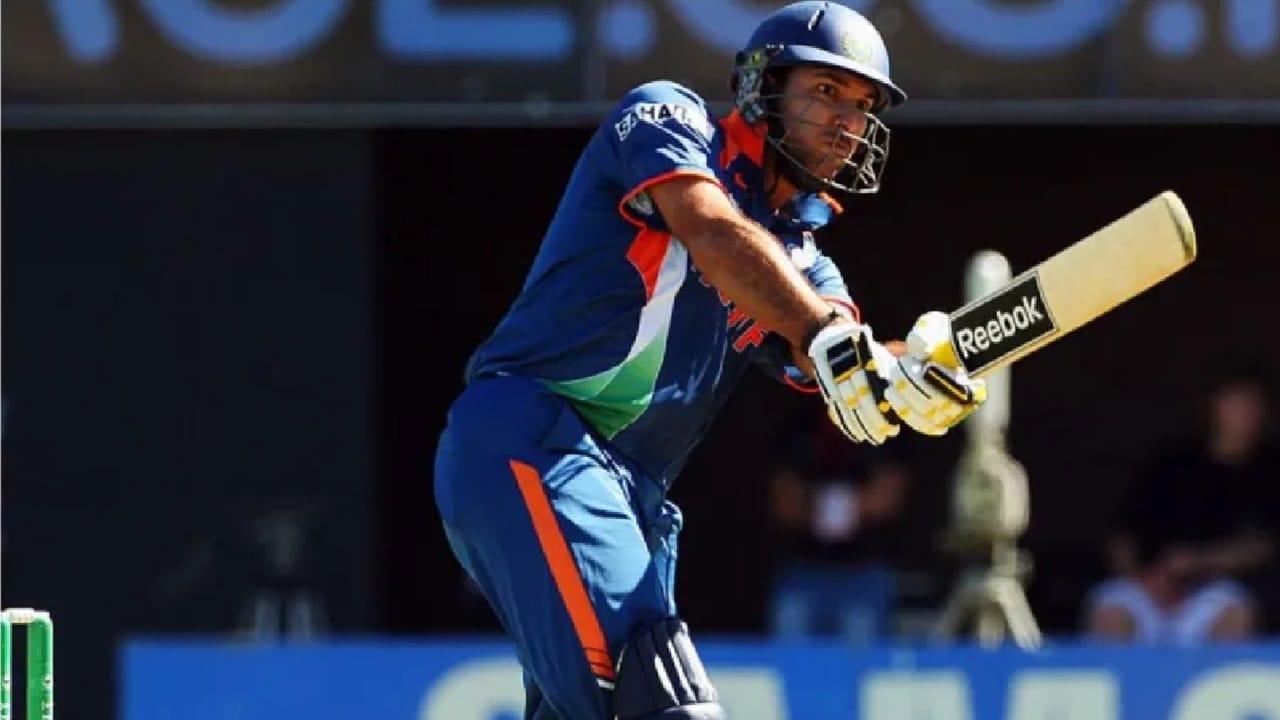 सिक्सर किंग म्हणून ओळखला जाणारा भारताचा माजी फलंदाज  युवराज सिंह या यादीत पाचव्या स्थानी आहे.युवराजने 28 सामन्यांमध्ये विजयी धावांचा पाठलाग करताना 31 षटकार खेचले आहेत.  (Photo Credit : PTI)