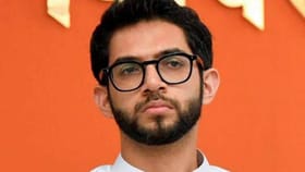 आदित्य ठाकरेंच्या वरळी मतदारसंघात बंड कायम; उमेदवारानं अर्ज मागे नाहीच.