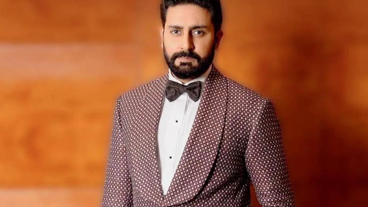 बच्चन कुटुंबातील धाकटा मुलगा, अभिषेक बच्चन हा आई-वडिलांच्या पावलावर पाऊल ठेऊन चित्रपट क्षेत्रात आला. 5 फेब्रुवारी 1976 साली अभिषेकचा जन्म झाला. अभिषेकने आपले शालेय शिक्षण मुंबईतील जमनाबाई नरसी स्कूल आणि दिल्लीतील मॉडर्न स्कूलमधून केले.