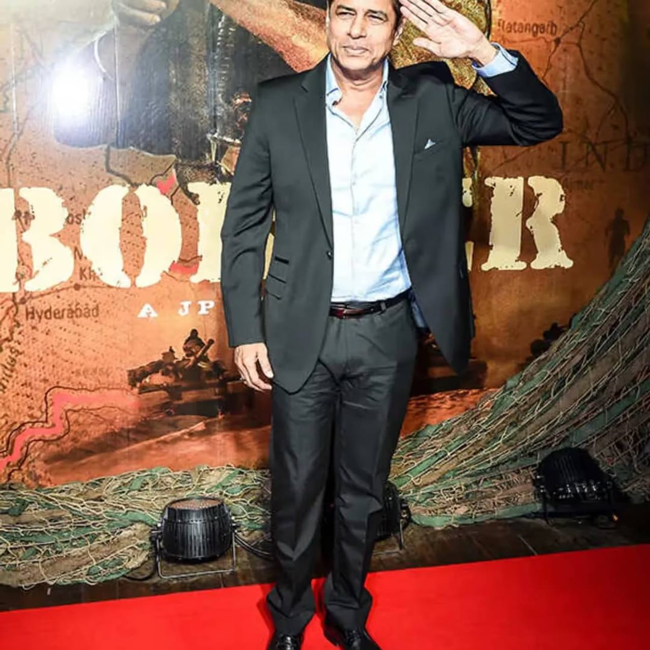 बॉर्डर 2 मधील घर कब आओगे हे गाणं रिलीज होताच चर्चा सुरु झाली आहे. पहिल्या बॉर्डरमधील संदेसे आते हैं या गाण्याशी नव्या गाण्याची तुलना सुरु झाली आहे. युजर्स वेगवेगळ्या प्रतिक्रिया देत आहेत.