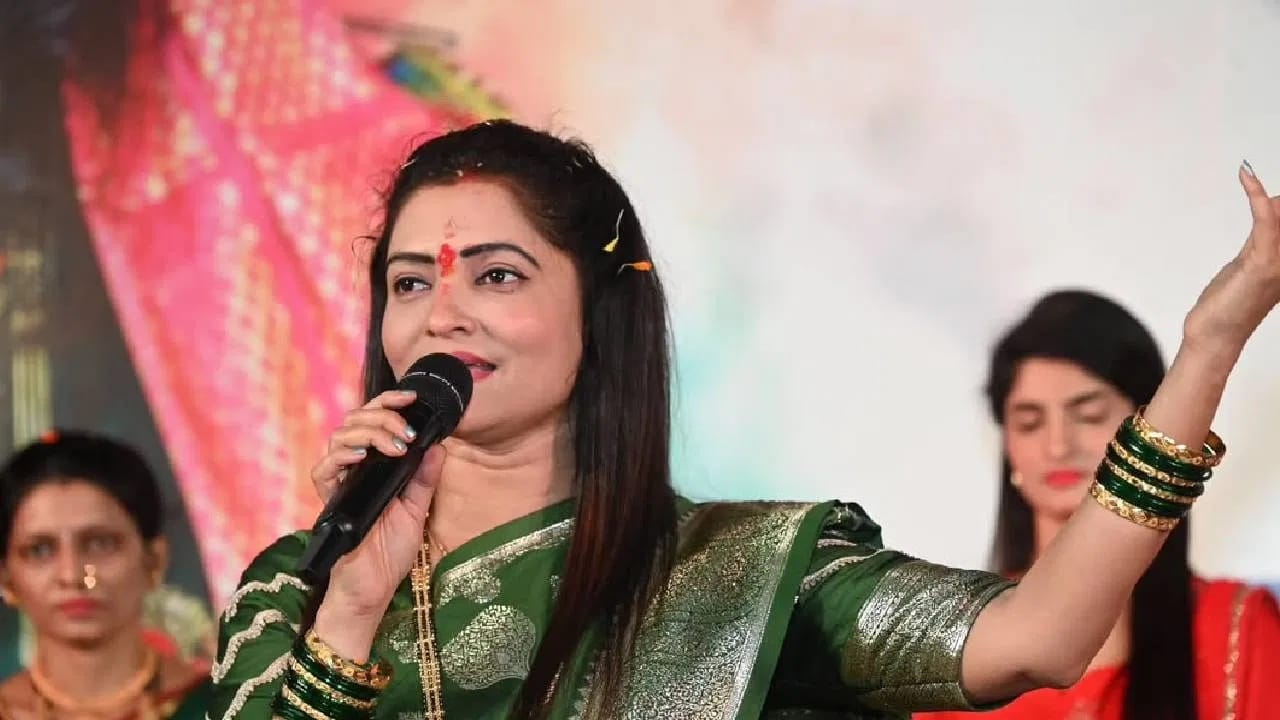 मुंबईतील प्रभाग क्रमांक 25 मधून त्यांनी निवडणूक लढवली. ज्यामध्ये त्यांनी ठाकरे गटाचे उमेदवार योगेश भोईर यांचा पराभव केला. यामुळे ठाकरे गटाला मोठा धक्का बसला आहे. 