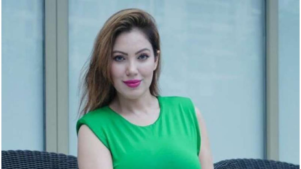 मी कशी शिकत गेले, कशी हळूहळू ग्रो होत गेले हे त्यांना माहीत आहे. आजही शूटिंगदरम्यान ते मला सांगतात की मी आता किती प्रोफेशनल झाले आहे. 