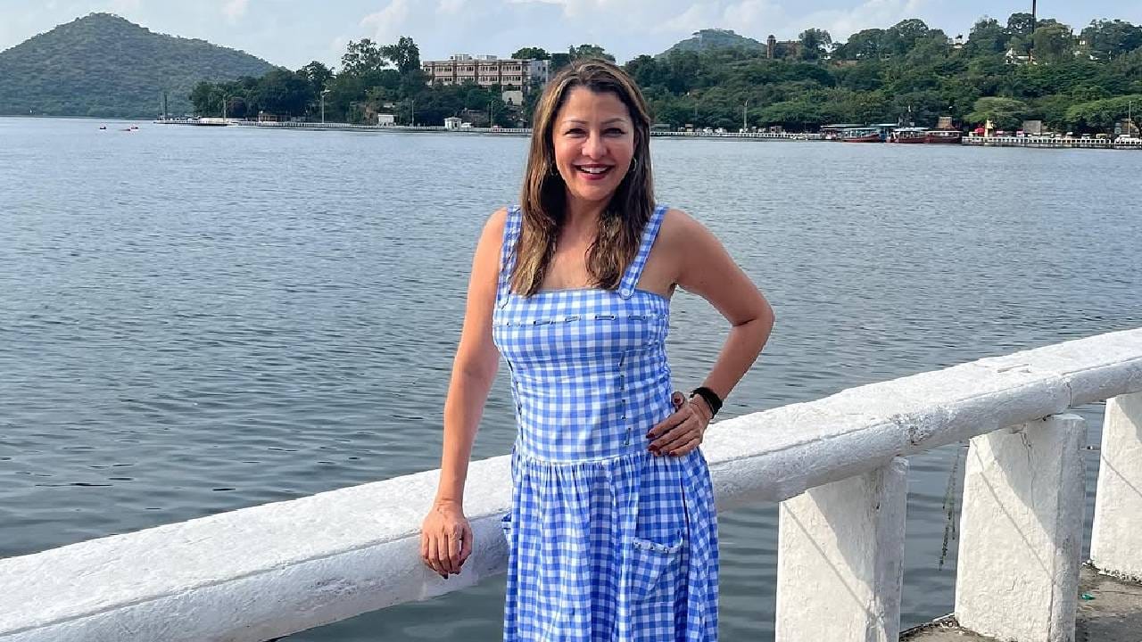 'हॉटरफ्लाय'ला दिलेल्या मुलाखतीत अदिती म्हणाली, "मला माझीच लाज वाटत होती. लहानपणी मी ईव्ह-टीझिंगची (इतकांची खिल्ली उडवणं) बरीच शिकार झाले होते. मी कॉलेजमध्ये चालत असली तरी मुलं 'म्याऊं' म्हणून चिडवायचे. कारण माझ्या डोळ्यांना कॅट-आइज म्हणजे मांजरीसारखे डोळे असल्याचं म्हटलं जायचं."
