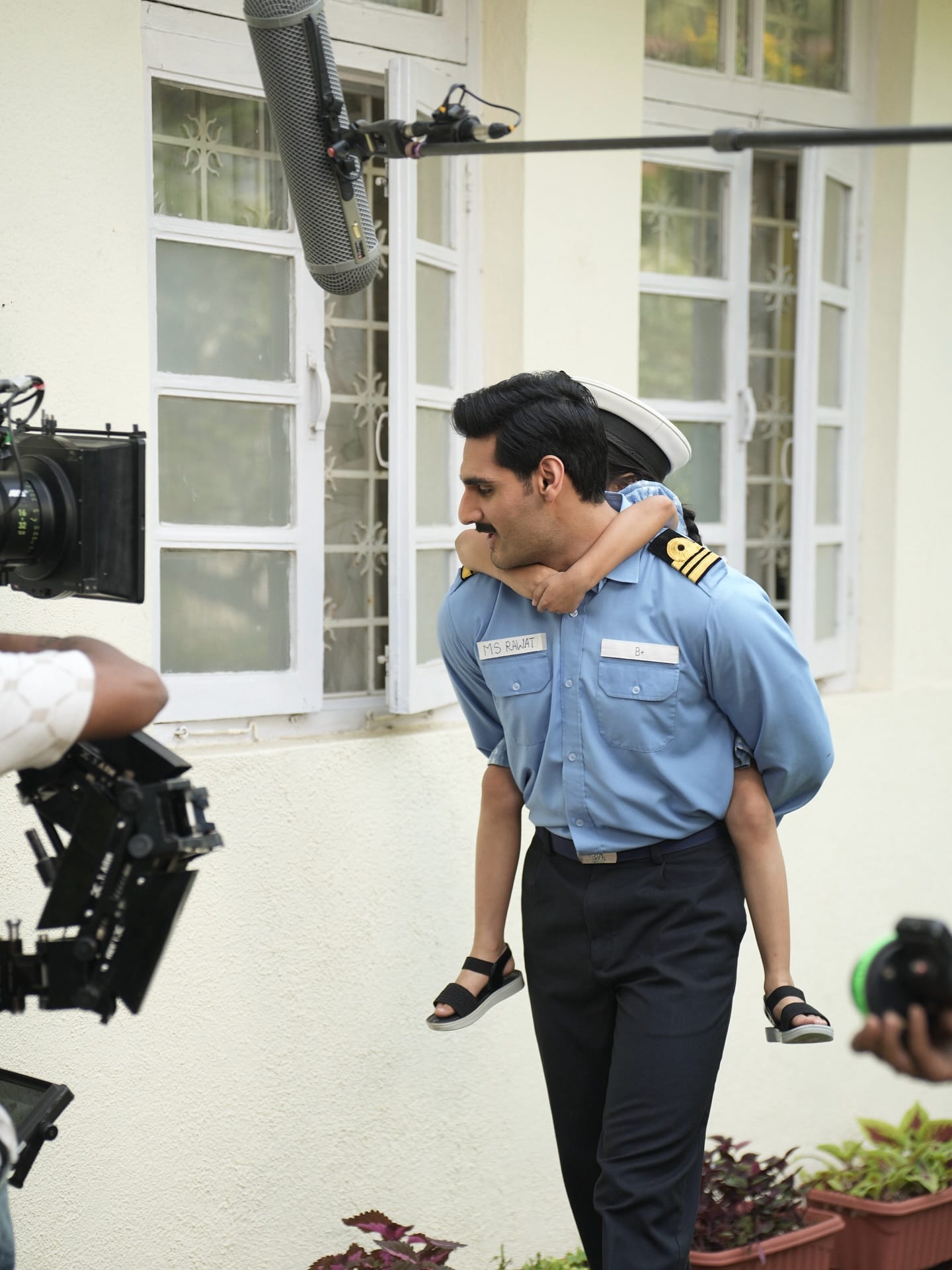 जे.पी.दत्ता यांनी दिग्दर्शित केलेल्या बॉर्डरमध्ये सुनील शेट्टीने सहाय्यक कमांडट भैरव सिंह राठोरची भूमिका साकारली होती. 1997 साली आलेला हा चित्रपट तुफान हिट ठरला होता. बॉर्डर 2 हा त्याचाच सीक्वल आहे. 