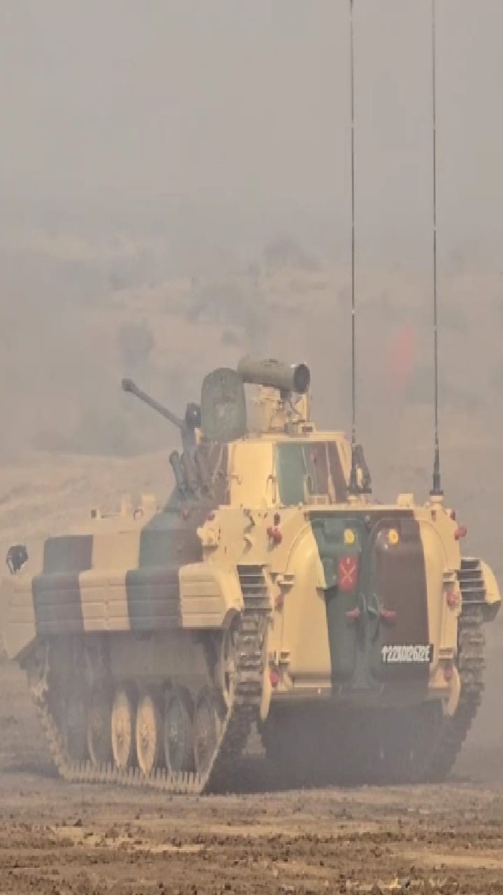 Ahilyanagar : अहिल्यानगरच्या केके रेंजमधील लष्काराचा युद्ध सराव