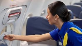 विमानात चहा, कॉफी मिळते; ती कधीच पिऊ नका, एअर होस्टसने असं का म्हटलं?.