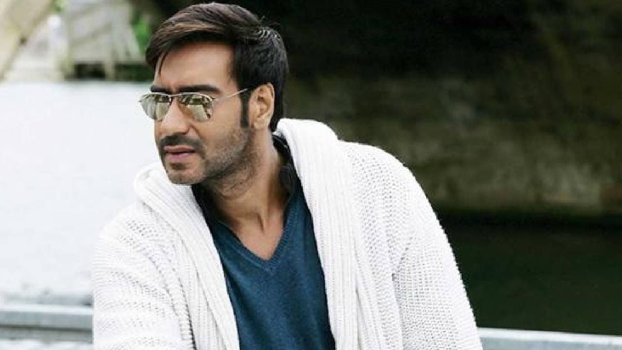 अजय देवगणने त्याच्या "शिवाय" चित्रपटात  नो किस पॉलिसीचे उल्लंघन केले. या चित्रपटात त्याने एरिका करसोबत एक इंटिमेट सीन दिला होता, ज्याने अनेकांना आश्चर्य वाटलं होतं. 