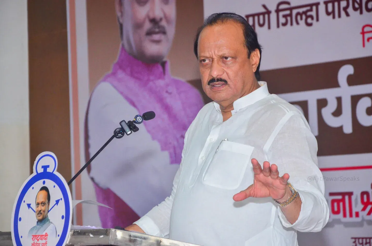 या विमानात अजितदादांसह एकूण ६ जण होते. दुर्दैवाने या सर्वांचा मृत्यू झाल्याची पुष्टी नागरी विमान वाहतूक महासंचालनालयाने (DGCA) केली आहे. त्यांच्या निधनामुळे संपूर्ण महाराष्ट्रावर शोककळा पसरली आहे. एका कर्तृत्ववान नेत्याचा असा अकाली अंत झाल्याने राजकीय वर्तुळात मोठी पोकळी निर्माण झाली आहे.