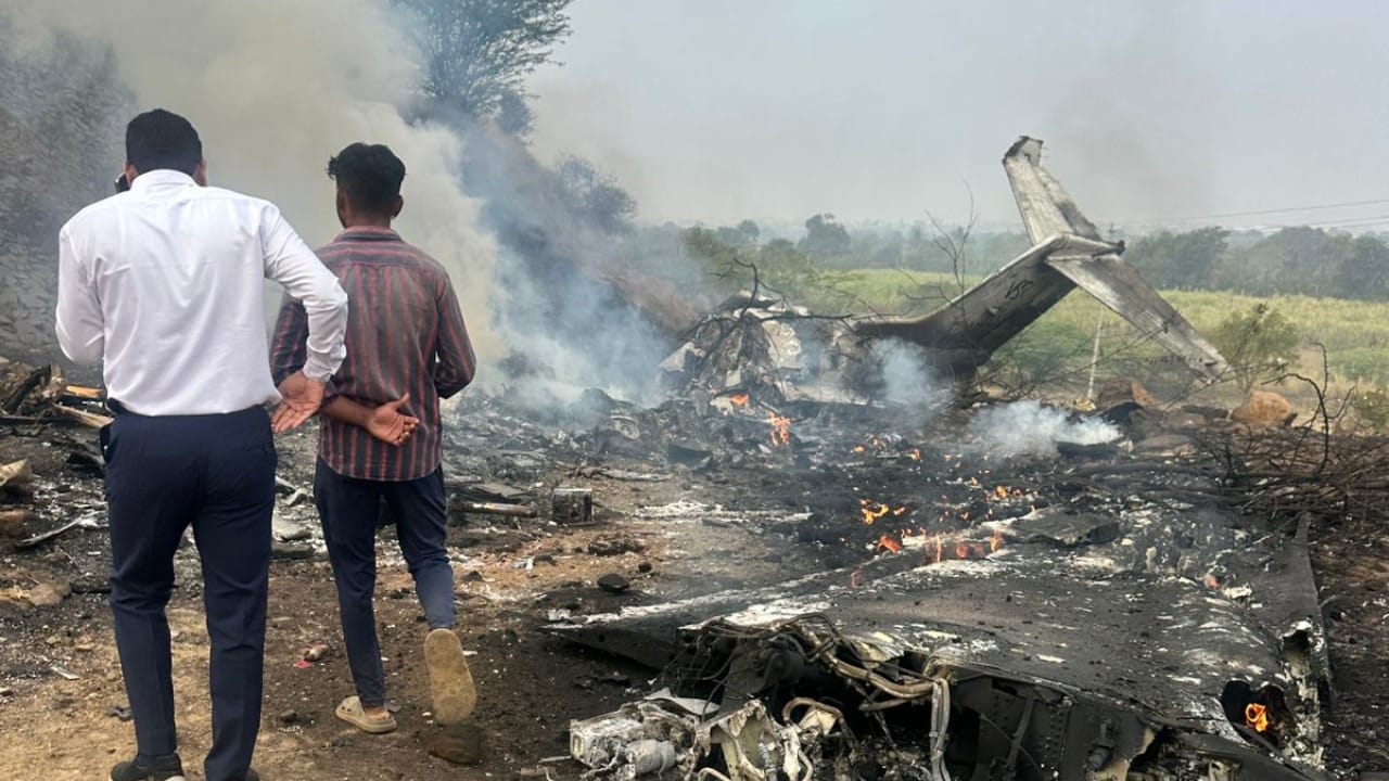 हा अपघात इतका भीषण होता की विमानाला भीषण आग लागली. स्थानिक नागरिक आणि प्रशासनाने तातडीने मदतकार्य सुरू केले. अजित दादांच्या निधनाची बातमी वाऱ्यासारखी पसरताच बारामतीसह संपूर्ण महाराष्ट्रात हळहळ व्यक्त केली जात आहे.