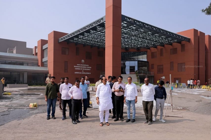 अजित पवारांना गाड्यांची आणि शेती अवजारांची आवड होती. त्यांच्याकडे १ टोयोटा कॅमरी, १ होंडा सीआरव्ही, १ ट्रॅक्टर आणि ३ ट्रेलर आहेत. त्यांच्याकडे १ ट्रॅक्टर आणि २ ट्रेलर आहेत. अजित पवारांच्या स्थावर मालमत्तेत गेल्या ५ वर्षांत १० कोटींनी वाढ झाली आहे.