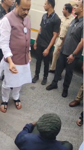 अपघाग्रस्त तरूणाच्या मदतीला धावून आले अजित पवार, व्हिडीओ व्हायरल.