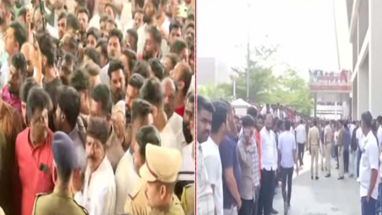 मिळालेल्या माहितीनुसार, अजित पवार आज सकाळी मुंबईहून बारामतीसाठी चार्टर्ड विमानाने निघाले होते. बारामती विमानतळावर विमान उतरत असताना तांत्रिक बिघाड झाल्याने वैमानिकाचे नियंत्रण सुटले आणि विमान जवळच असलेल्या एका शेतात कोसळले.