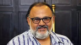 महिलाच्या गंभीर आरोपांनंतर कसं आयुष्य जगतायेत 'संस्कारी बाबूजी'?.