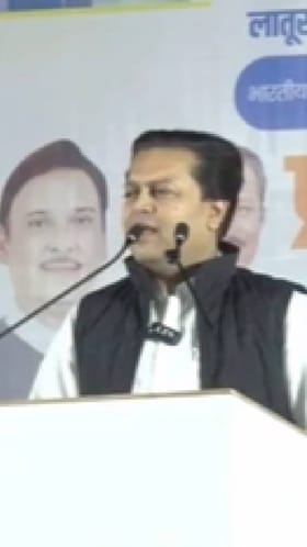 हमारे आंगने मे तुम्हारा क्या काम हैं, अमित देशमुख यांचा सडकून टीका