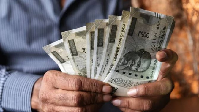 पेन्शनधारकांना सरकारचं मोठं गिफ्ट, 2030 सालापर्यंत मिळत राहणार पैसे!