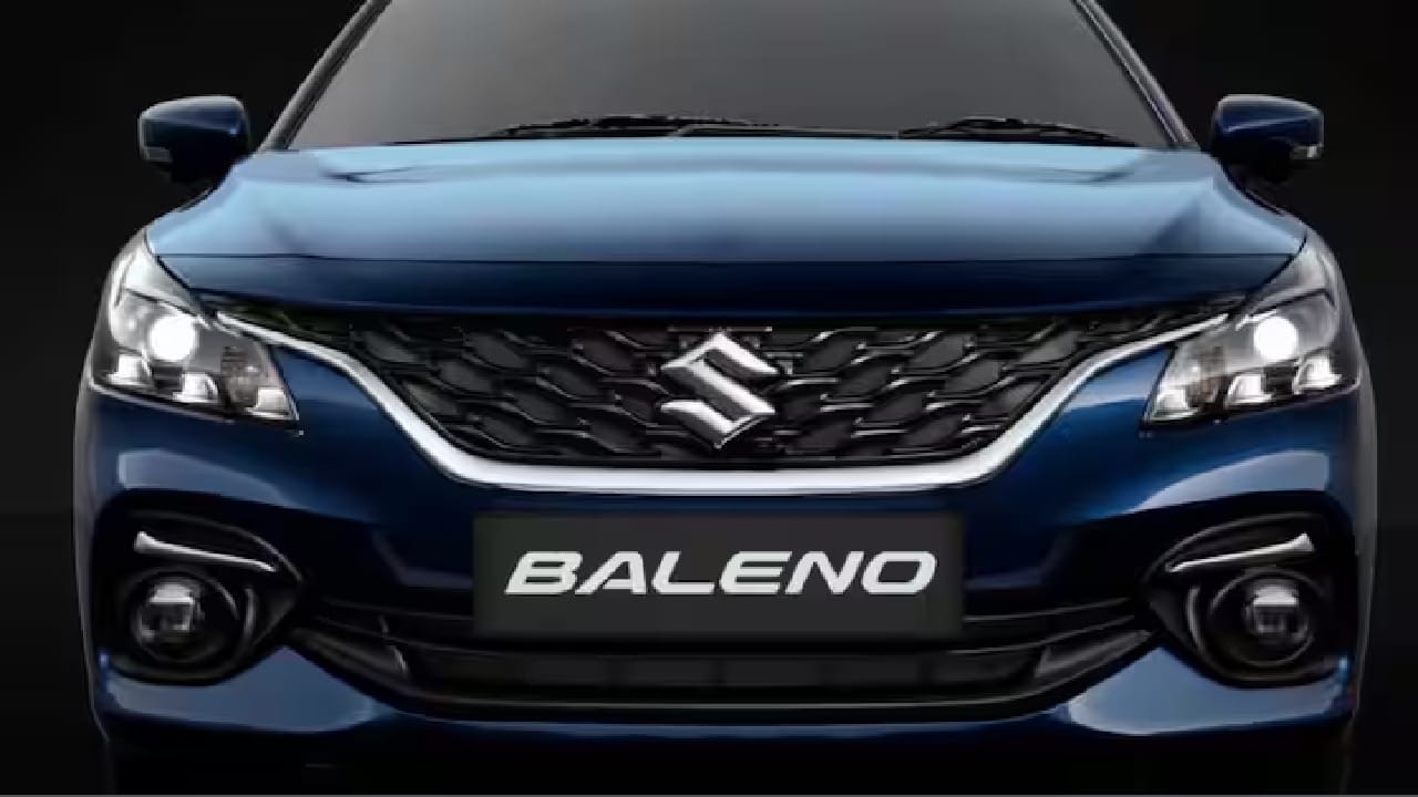 मारुती सुझुकीची बलेनो ही कार सर्वात सुरक्षित आणि विश्वासार्ह पर्यायांपैकी एक मानली जाते. ही कार कुटुंबासाठी एकदम परफेक्ट असून ती प्रति लीटर अंदाजे 22 किमी मायलेज देते. 