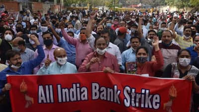 Bank Strike : बँक युनियन्सची मोठी घोषणा, या तारखेआधी बँकेशी संबंधित काम उरकून घ्या, अन्यथा...