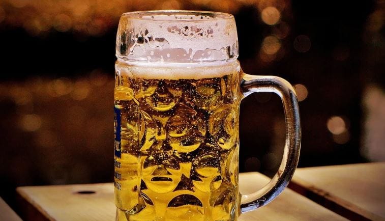 डॉक्टरांच्या मतानुसार शरीरात जेव्हा अल्कोहोल जाते तेव्हा त्या अक्लोहोलला आपले यकृत एका प्रकारे गाळून घेते. या प्रक्रयेत यकृताच्या काही पेशी खराब होतात. परंतु कालांतराने या पेशी पुन्हा तयार होतात. परंतु तुम्ही रोजच बिअर किंवा अन्य मद्याचे प्राशन केल्यास यकृत पेशींची पुनर्निमीती करू शकत नाही. त्यामुळे कालांतराने यकृत निकामी होऊन जाते.